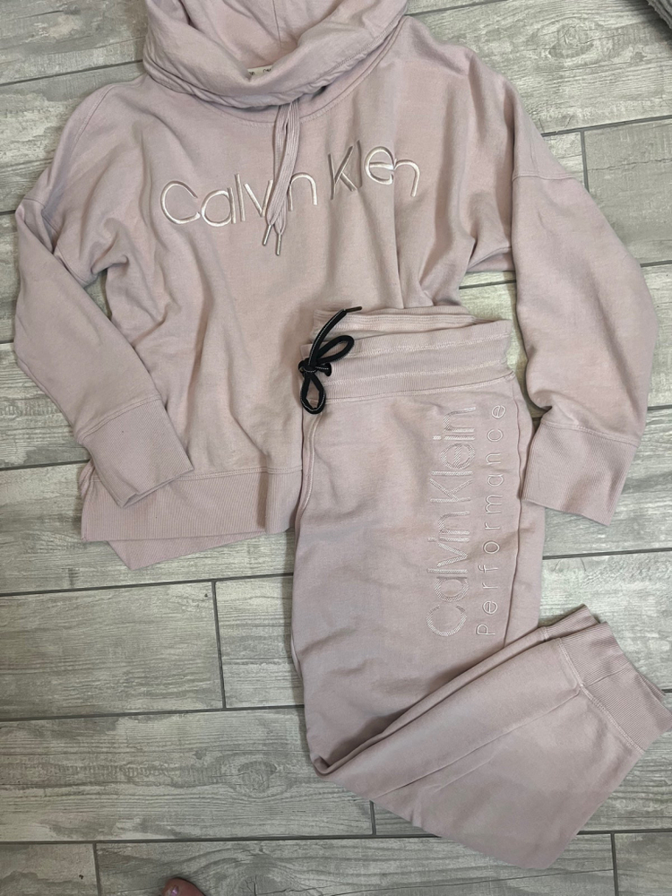 Calvin Klein Pullover & Jogger set